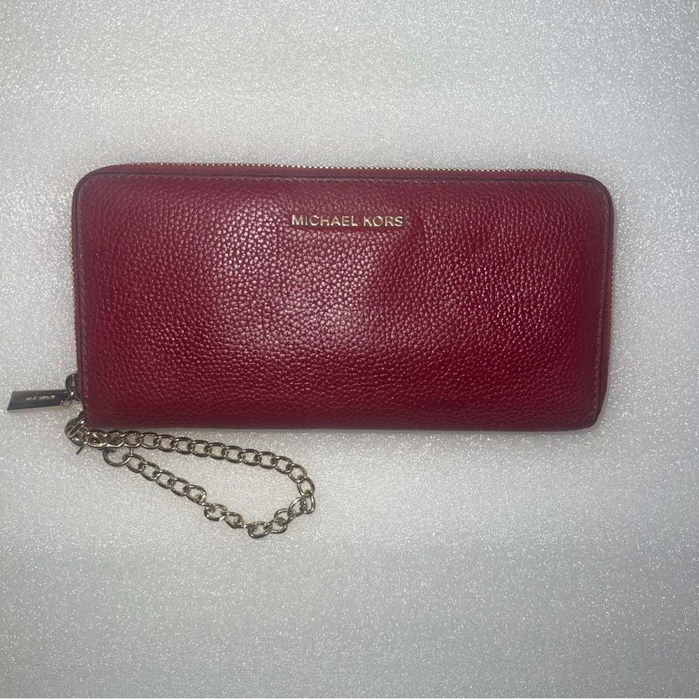 ♥️🌺♥️ Michael Kors large wallet (red wine color )